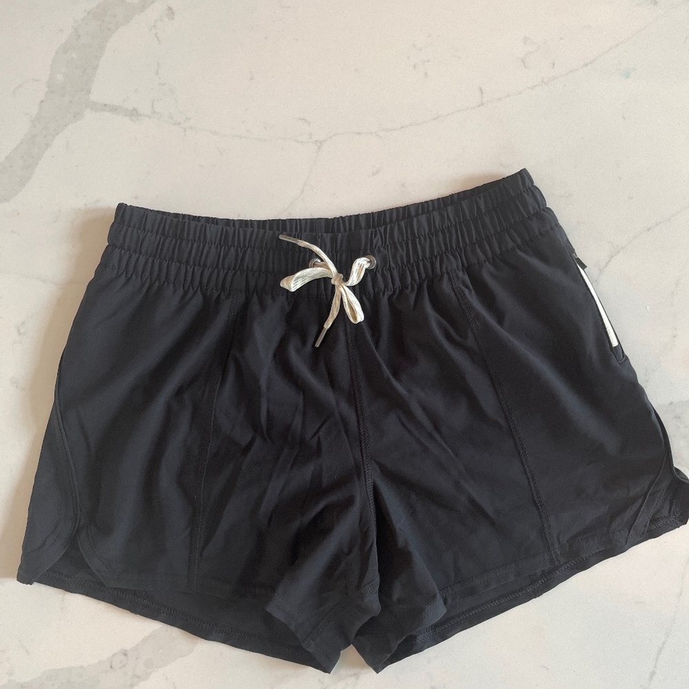 Women’s Vuori Shorts size Small